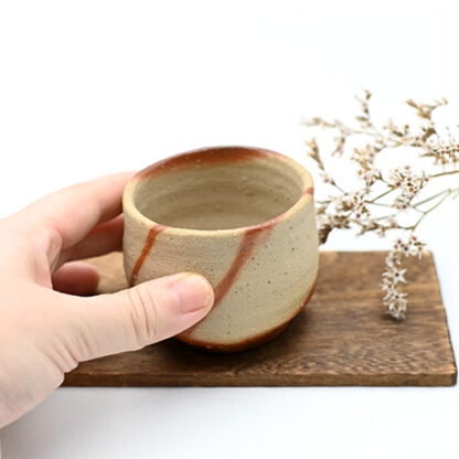 備前焼のぐい呑　作家は高力芳照