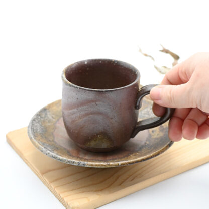 備前焼のコーヒーカップ　作家は奥本丸味