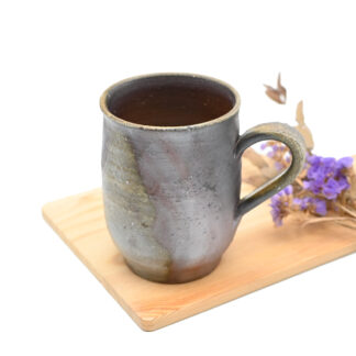 備前焼のマグカップ　作家は紀文春です