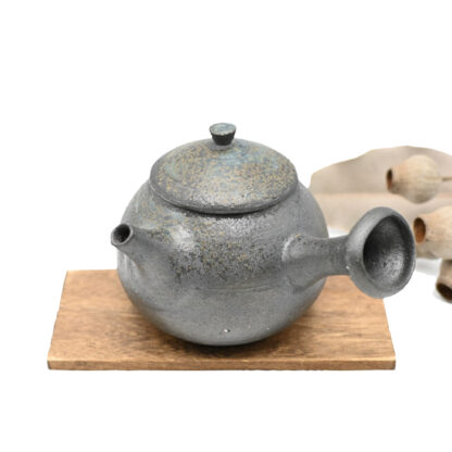 備前焼のマグカップ　作家は澁田寿昭です