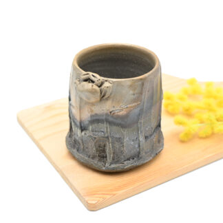備前焼の湯呑　作家は竹内先生です