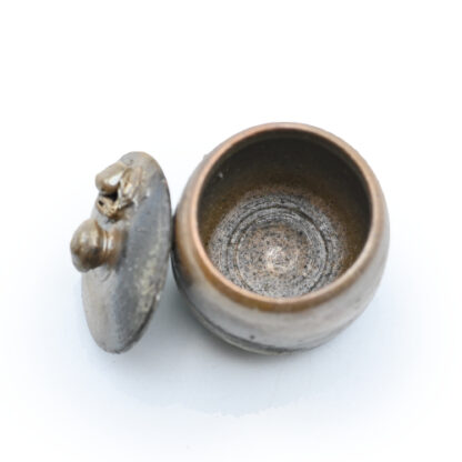 備前焼の湯呑　作家は竹内先生です