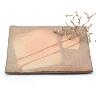 備前焼の皿 作家は安田龍彦です