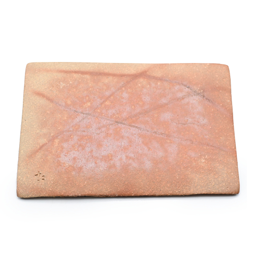 備前焼の皿 作家は安田龍彦です