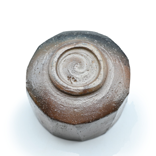 備前焼の皿 作家は安田龍彦です