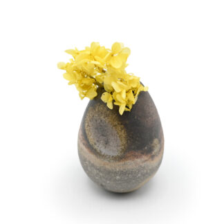 備前焼の花入　作家は中居靖です