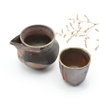 備前焼の酒器セット　作家は奥本丸味です