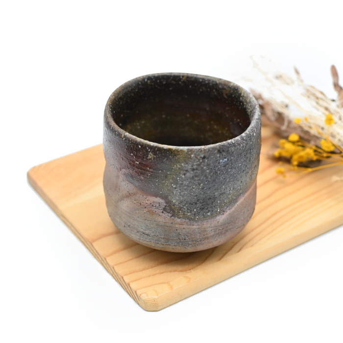 備前焼<br>窯変焼酎杯<br>作家:安田龍彦