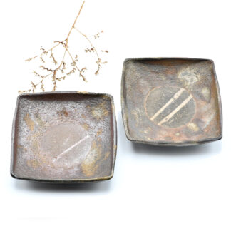 備前焼の小皿　作家は奥本丸味です