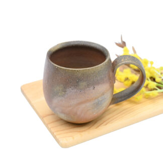 備前焼のマグカップ　 作家は安田靖