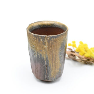 備前焼<br>ビアカップ<br>作家：奥本 丸味