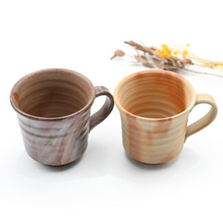 備前焼<br>紅白マグカップセット<br>窯元：しょうざん