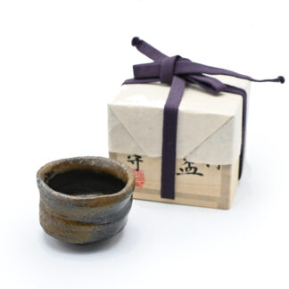 備前焼のぐい呑み 作家は多久守です