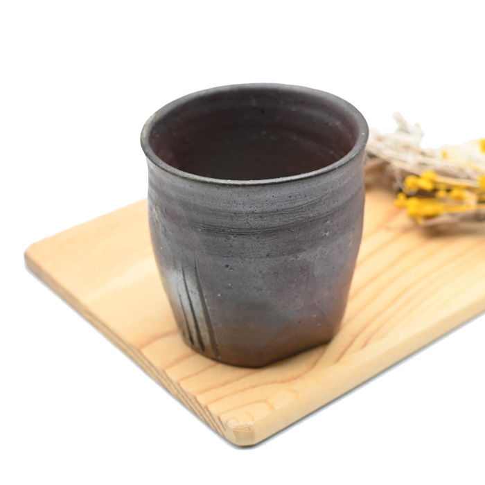 備前焼のマグカップ 作家は紀文春です