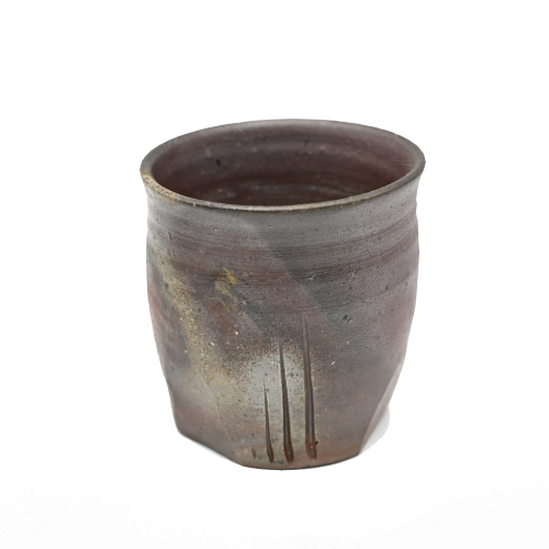 備前焼のマグカップ 作家は紀文春です