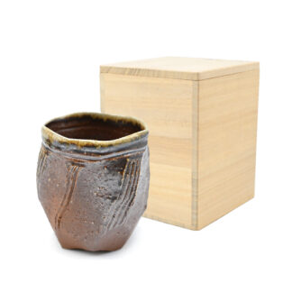 備前焼の湯呑　作家は木村玉舟です