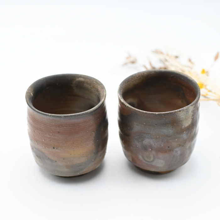 備前焼の湯呑 作家は松笠浩三です