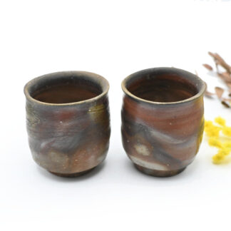 備前焼の湯呑　作家は松笠浩三です