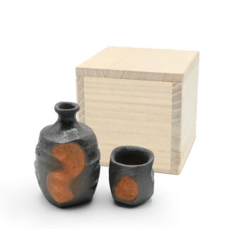 備前焼の徳利とぐい呑酒杯セット　作家は宮尾昌弘です