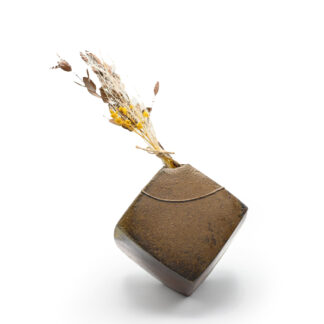 備前焼の花器　作家は宮尾昌弘です