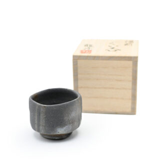 備前焼<br>青備前ぐい呑（桐箱付き）<br>作家:安田龍彦