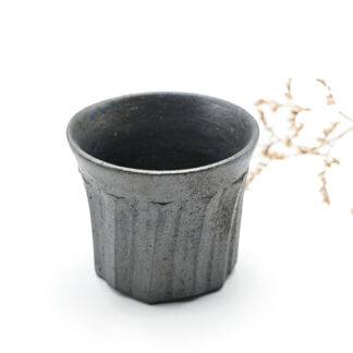 備前焼の焼酎杯　作家は澁田寿昭です