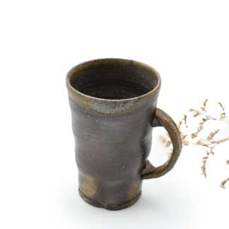 備前焼のビアマグカップ　作家は奥本丸味です