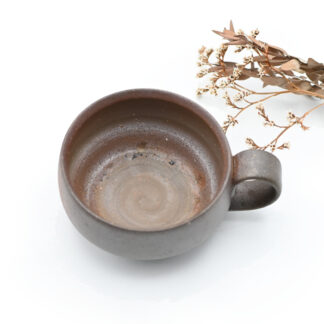 備前焼のスープカップ　作家は中居靖