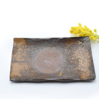 備前焼の皿　作家は奥本丸味です